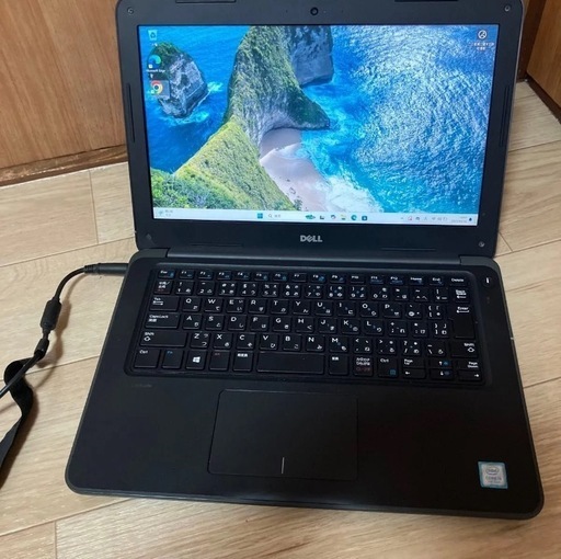 DELLノートパソコン13インチ YouTube もサクサクにうごぎす。1部ひび割れあり第7世代i5 SSD128GBメモリ2GB