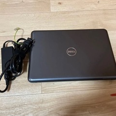 DELLノートパソコン13インチ YouTube もサクサクにうごぎす。1部ひび割れあり第7世代i5 SSD128GBメモリ2GBの画像