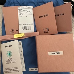 miumiu ヘアピン ヘアクリップ パテントレザー ホワイト ミュウミュウの画像