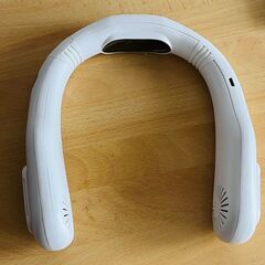 【未使用品】首掛け扇風機 携帯扇風機 【瞬間冷却 ネッククーラー 2024夏モデル】 ネックファン 2段階冷却モード LCD液晶ディスプレイ 3段階風量調節 5200mAh大容量バッテリー 15時間連続長時間使用の画像