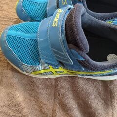 adidas子供シューズの画像