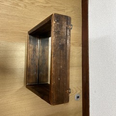 正方形の木枠鏡 
の画像