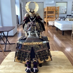 鎧兜飾り（鎧びつ付き）【町田市再生家具】250069の画像