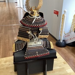 鎧兜飾り（鎧びつ付き）【町田市再生家具】250069の画像
