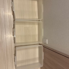 プラスチックボックス３つ