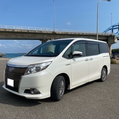 トヨタ　エスクァイア（ハイブリッド車）xiの画像