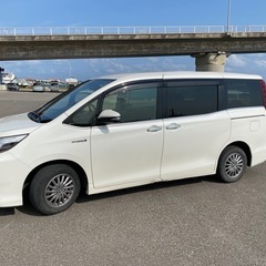トヨタ　エスクァイア（ハイブリッド車）xiの画像