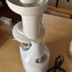 最終値下げ❗️HUROM ジューサー　HU-400 スロージューサー の画像