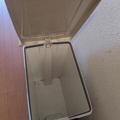 ゴミ箱の画像