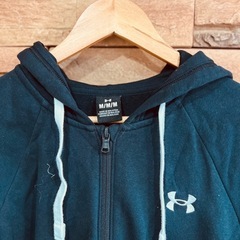 美品 メンズUnder Armour ブラック パーカー M UNDER ARMOUR ジップアップパーカーの画像