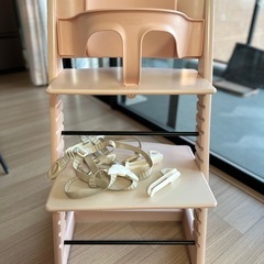 ストッケハイチェア&ベビーセット&ベルトの画像