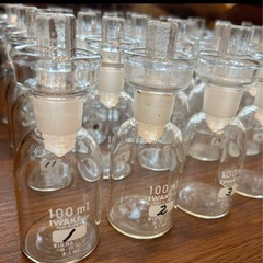 薬瓶　ガラス瓶　実験器具　理科ガラス器具　透明　IWAKI 日本製30本セットの画像