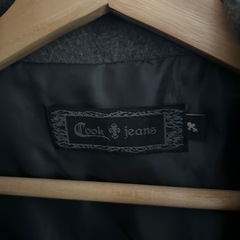 えり部分を自由自在に形を作れるコートの画像