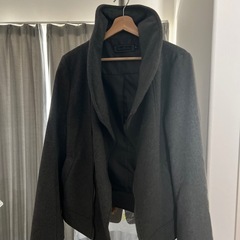 えり部分を自由自在に形を作れるコートの画像