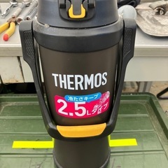 THERMOS 2.5リッター　　アウトドアに！の画像