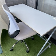 机と椅子　セットの画像