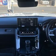 ランドクルーザー300　GX　白　ガソリン　登録日2024年11月　2,750キロ走行　新車購入ワンオーナーの画像