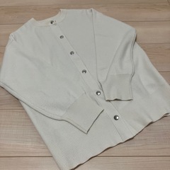 【受付中】【女性限定】GU オーバーサイズカーディガン　ホワイト　Sサイズの画像