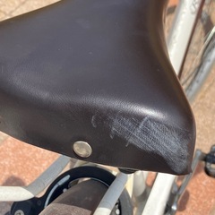 自転車　27インチ　６段変速　オートライト　ホワイト　白　　の画像