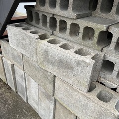 コンクリートブロック　（約30個）