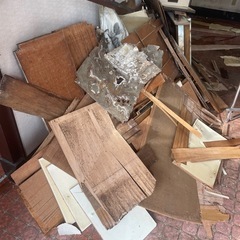 木材を全部持って行ってもらえる方3000円差し上げます！