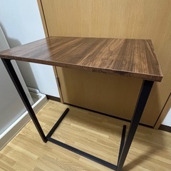モダン　お洒落　サイドテーブル　机の画像