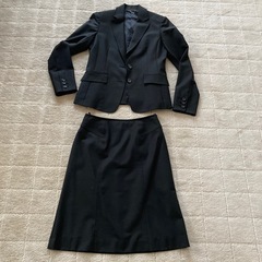 ELLEのブラックスーツ