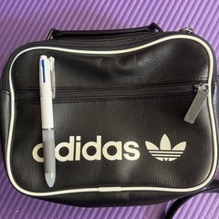 ☘️adidasショルダーバッグ