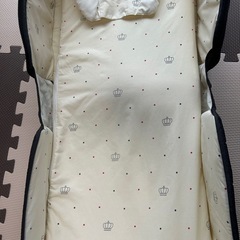 折りたたみできるベビーベッドの画像
