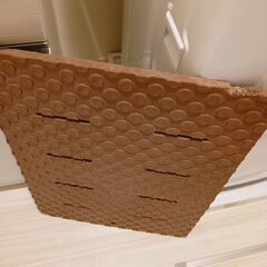 【少し訳アリお得🉐】私がお風呂で使用していました😊約61cm×43cm✨厚み1cm🥰良かったらお使いください🙇‍♀️Amazonさんで1,000円台のお品物です😊URLあります。一部の端の欠け以外の、真ん中や、その他の端はとても綺麗です🤗💕の画像