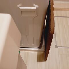 【少し訳アリお得🉐】私がお風呂で使用していました😊約61cm×43cm✨厚み1cm🥰良かったらお使いください🙇‍♀️Amazonさんで1,000円台のお品物です😊URLあります。一部の端の欠け以外の、真ん中や、その他の端はとても綺麗です🤗💕の画像