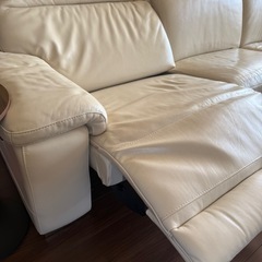 大塚家具　　リクライニング付き本革ソファーの画像