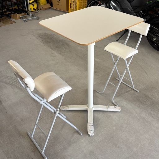 テーブルとイス