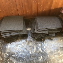 タイルカーペット　中古品の画像