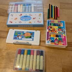 無料でお譲りします　中古　幼児用マーカー、絵の具等画材　