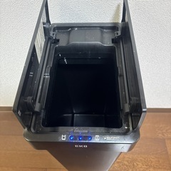 使用期間1年⭐︎蓋が自動開閉　ゴミ箱　EKO 　30L ブラックの画像