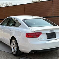 アウディ A5スポーツバック 2.0TFSIクワトロ 今年度自動車税込み 車検長い ターボエンジン 本革シート パワーシート シートヒーター フルセグTV Bluetooth 18インチホイール ETC スマートキー スペアキーの画像
