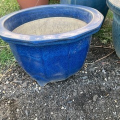 差し上げます!  植木鉢　3個　鮮やかなブルーの画像