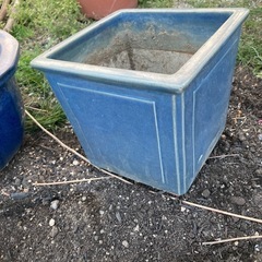 差し上げます!  植木鉢　3個　鮮やかなブルーの画像
