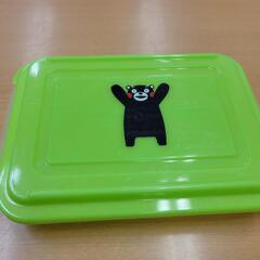 くまもん 小皿2枚 タッパー1つの画像
