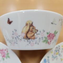 ピーターラビット 大皿2枚 サラダボウル1つ、マグカップ1つの画像