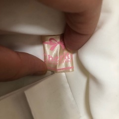 白トップス、ロングパンツの画像