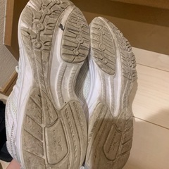 白スニーカー27センチの画像