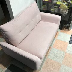 ★ジモティ割引あり★ローソファー ピンク W(幅)130×D(奥行き)76×H(高さ)62.2cm ※クリーニング済みの画像