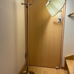 【おしゃれなフロアスタンドライト】レトロ×モダンな空間づくりに！の画像