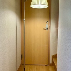 【おしゃれなフロアスタンドライト】レトロ×モダンな空間づくりに！