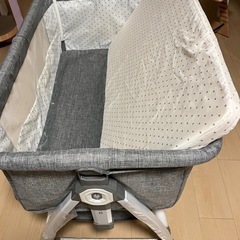 移動式ベビーベッドの画像