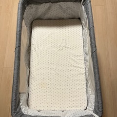 移動式ベビーベッドの画像