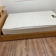 ベッドの画像