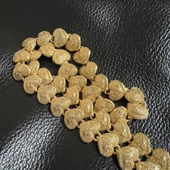 ハート型金色チョーカー